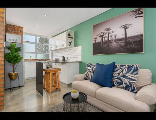 0.5 BEDROOM APARTMENT SOLD IN SEA POINT